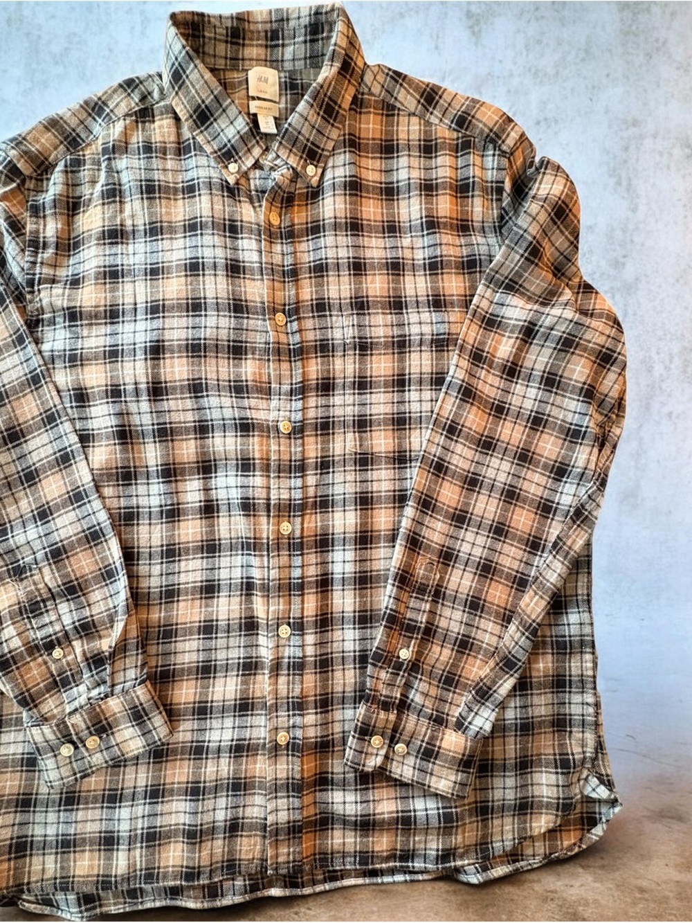 H&M Men's Plaid Button-Down Shirt in Beige, Black and Cream. XL relaxed